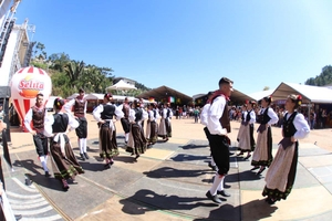Gruppo Folkloristico Pietra Azzurra se apresenta na Festa do Morango - Festa do Morango de Pedra Azul