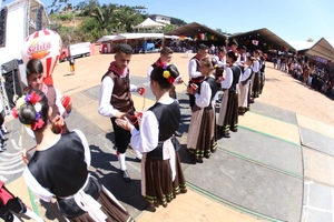 Gruppo Folkloristico Pietra Azzurra se apresenta na Festa do Morango