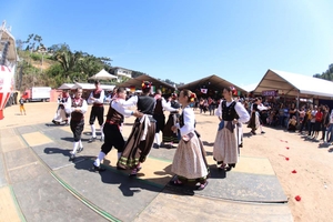 Gruppo Folkloristico Pietra Azzurra se apresenta na Festa do Morango - Festa do Morango de Pedra Azul
