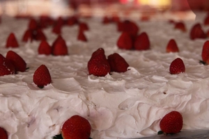 Incrivelmente grande e saborosa, a Torta Gigante é um sucesso! - Festa do Morango de Pedra Azul