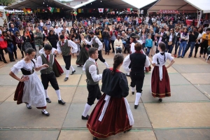 O Grupo de Danças BLUMEN DER ERDER agitou a Festa - Festa do Morango de Pedra Azul